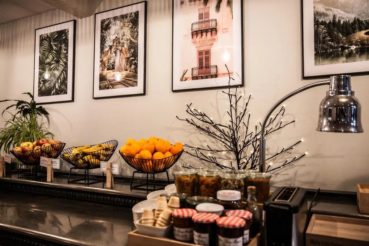 *** Hotel Ibis Paris Porte D'Orleans Montrouge França